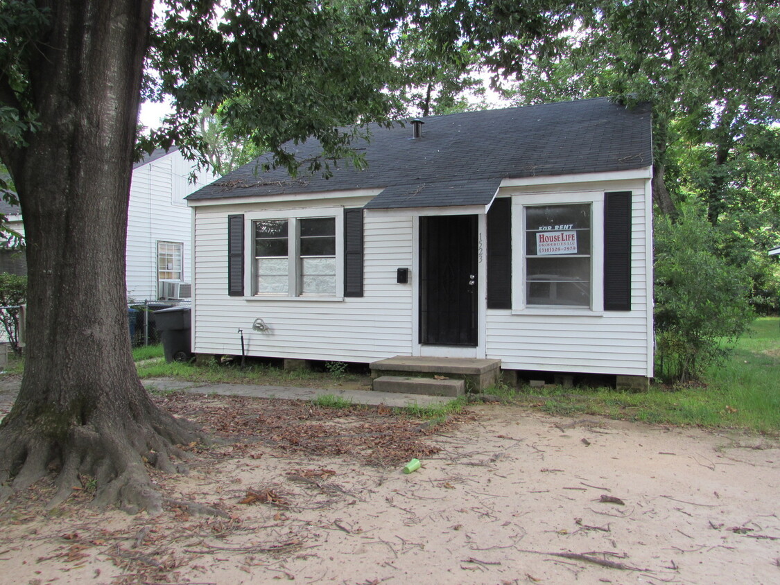 Primary Photo - Spacious two bedroom cottage with central ...