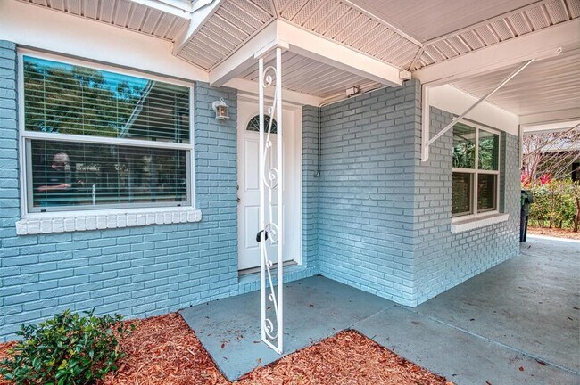 Building Photo - 4104 W Lawn Ave