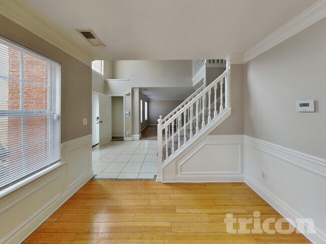 Building Photo - 636 Christina Pl