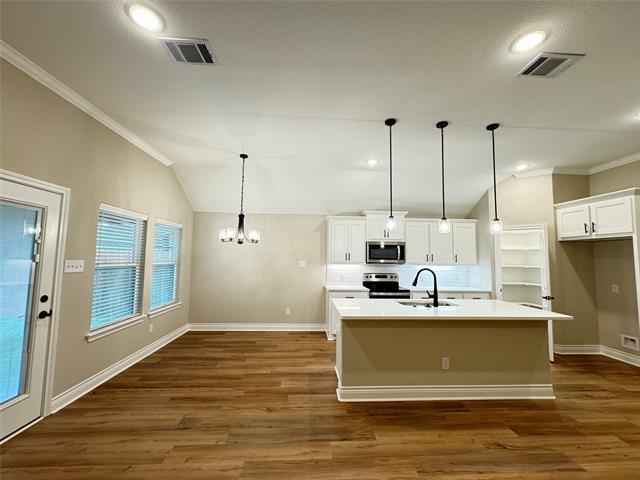 Foto del edificio - 802 Hardaway Ln
