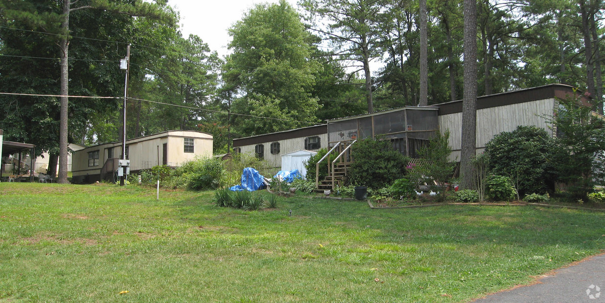 Building Photo - Blue Springs Village
