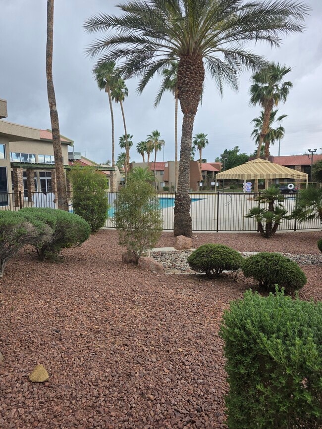 Foto del edificio - 5098 River Glen Dr