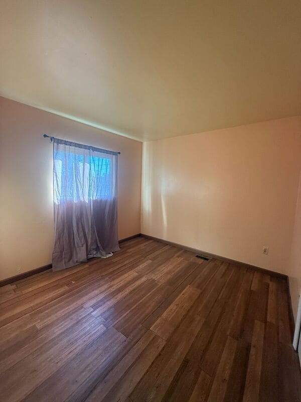 Foto del edificio - 8030 Jewett Ave