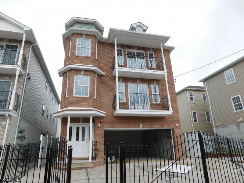 131 Bellair Pl. Unit 2, Newark, NJ 07104 Room for Rent in Newark, NJ