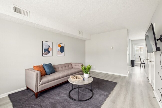 Foto del edificio - 600 Whispering Hills Dr