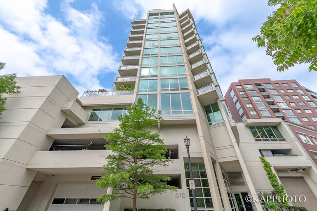 Foto del edificio - 1570 Elmwood Ave