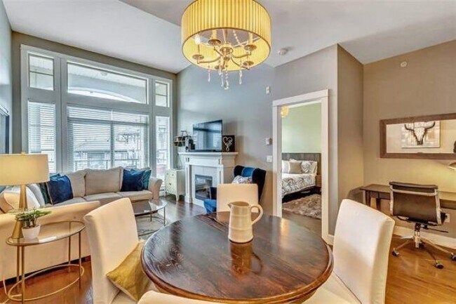 Photo du bâtiment - 15195-15136 36 Ave