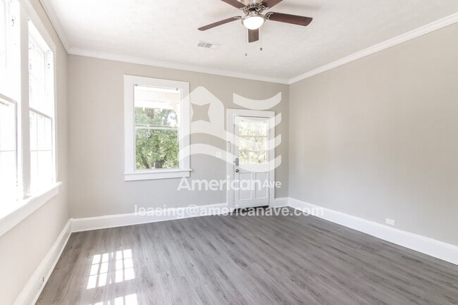 Building Photo - 8 Beechwood Heights