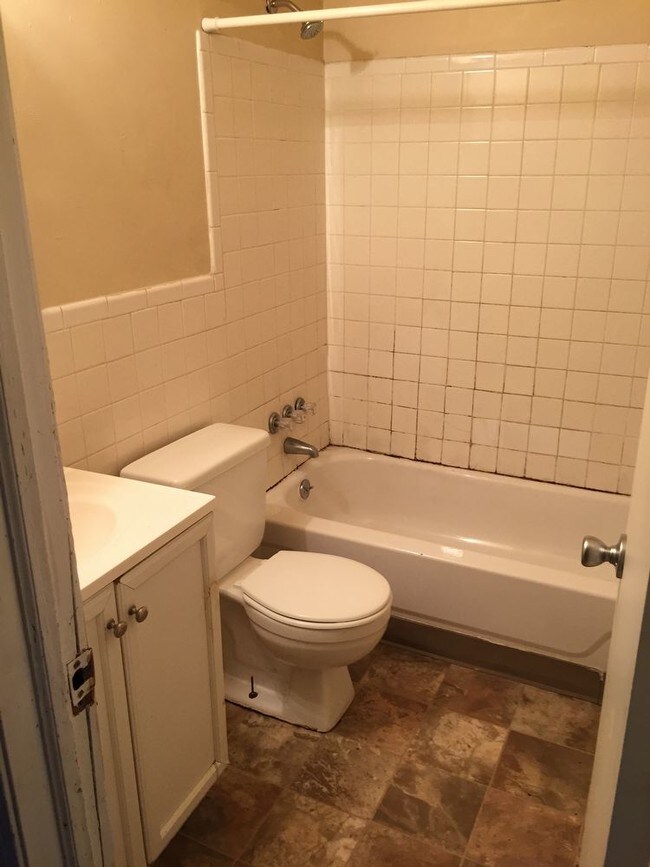 Foto del edificio - 504 Ashlawn Dr