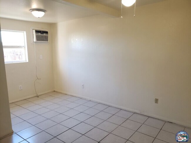 Foto del edificio - 271 W 3rd St