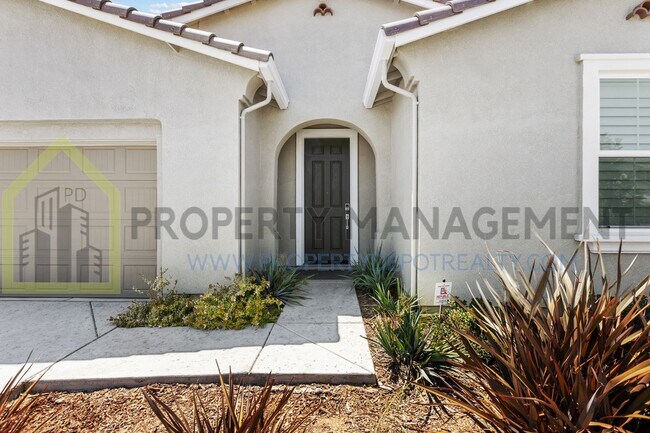 Foto del edificio - Stunning New 4 Bed / 3 Bath Home | Built i...