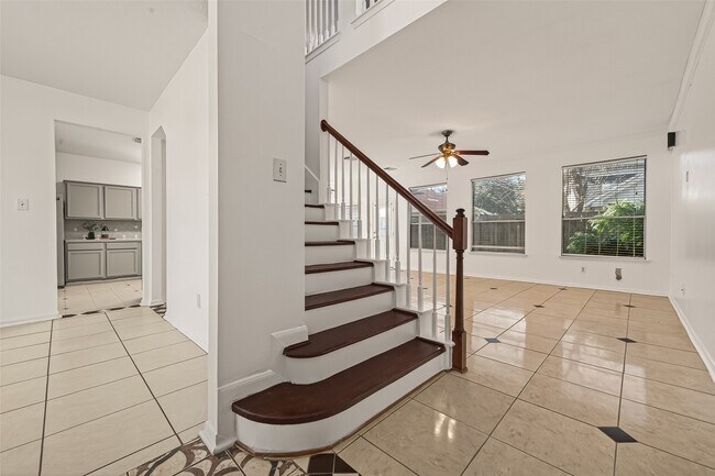 Building Photo - 16315 April Ridge Dr