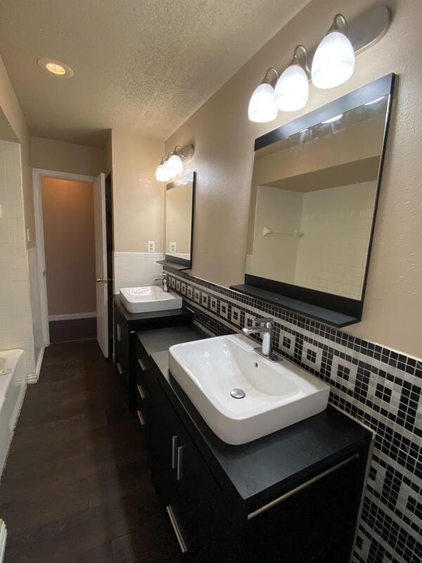 Building Photo - 9914 Brockbank Dr