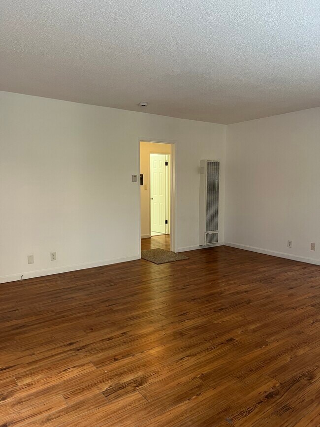 Foto del edificio - 1325 E 7th St