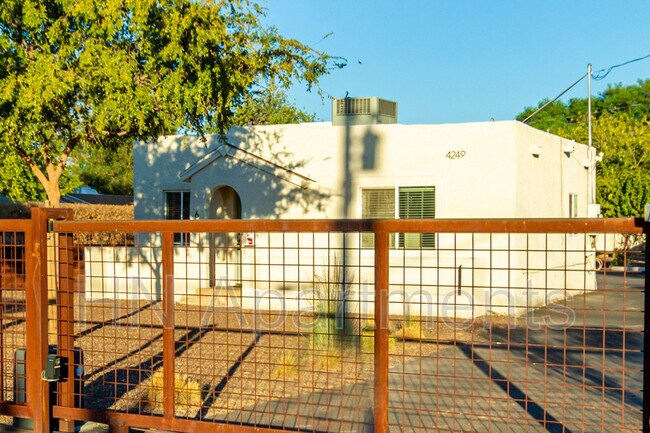 Building Photo - 4249 N 17th St
