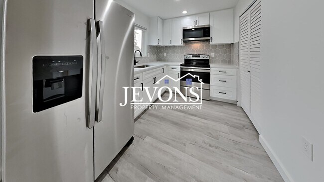 Foto del edificio - 6114 N 49th St