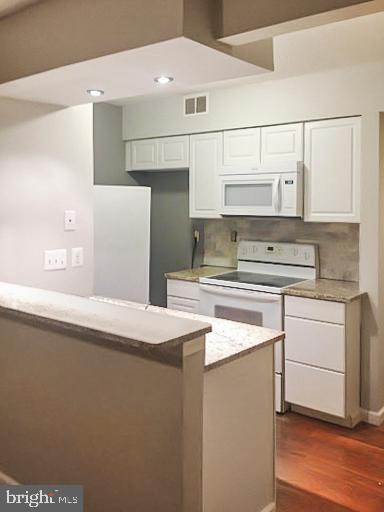 Building Photo - 8507 Barrington Ct