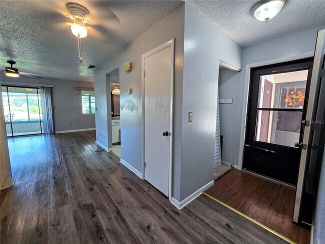 Foto del edificio - 520 Fairways Cir
