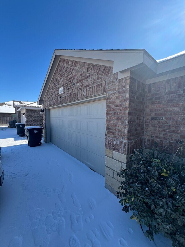 Building Photo - 7600 Silver Crk Ct