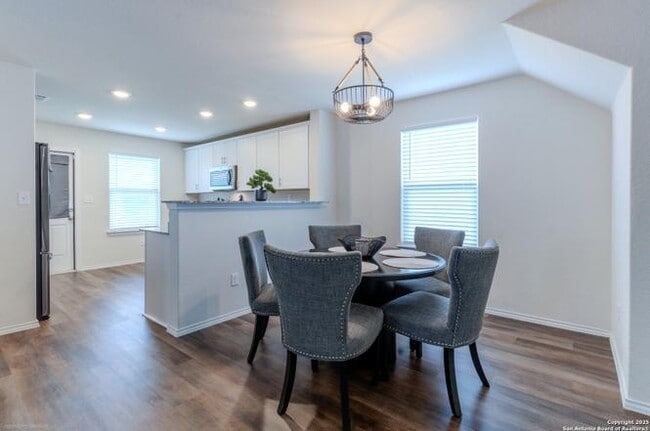 Foto del edificio - 5802 Rolling Gln