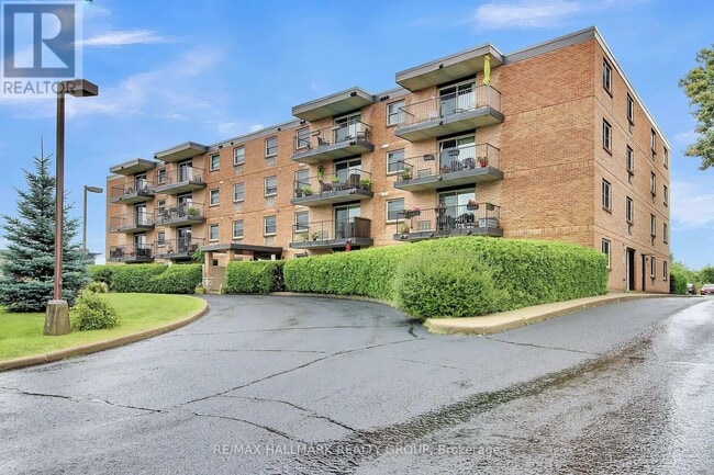 Building Photo - 206 Woodward St