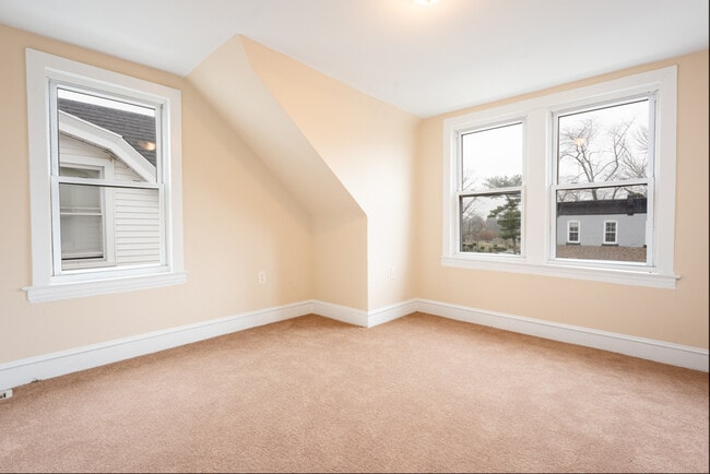 Building Photo - 2013 Edgmont Ave