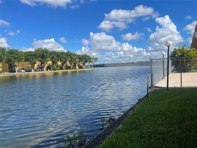 Foto del edificio - 4709 NW 7th St