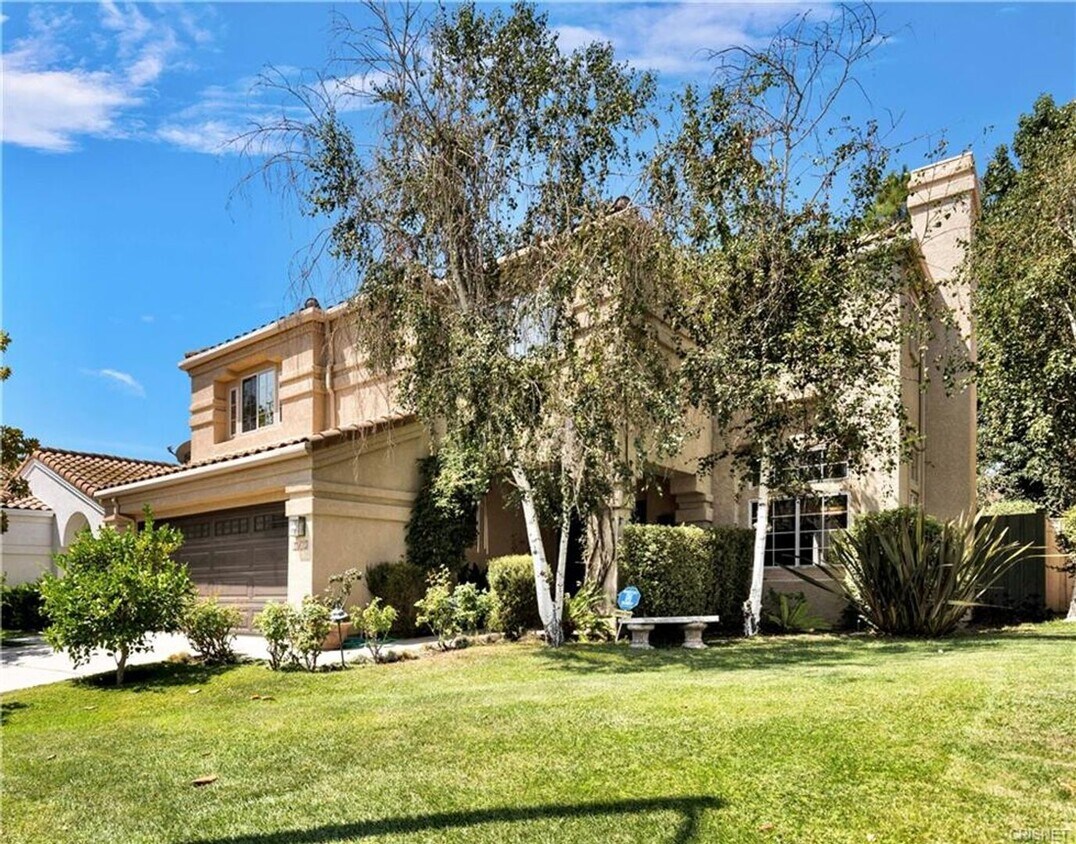 Primary Photo - BEAUTIFUL LONE OAK HOME IN CALABASAS!