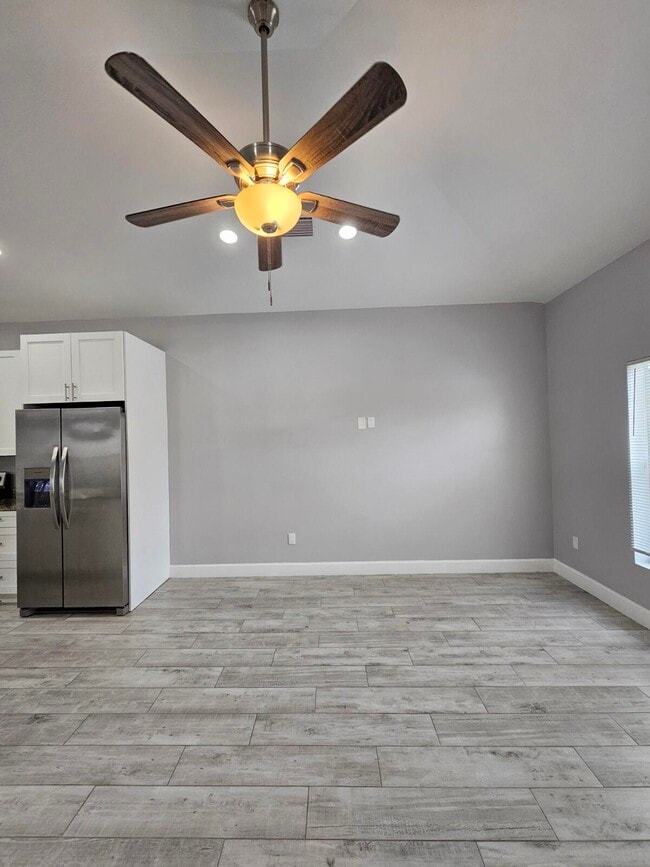 Foto del edificio - 1558 W 26th Ct