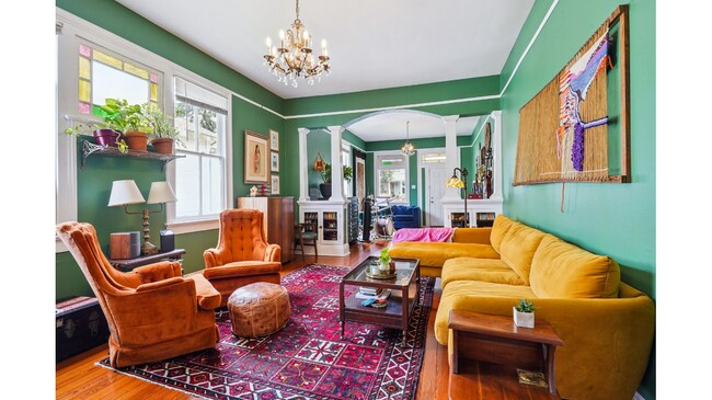 Foto del edificio - 4516 Banks St