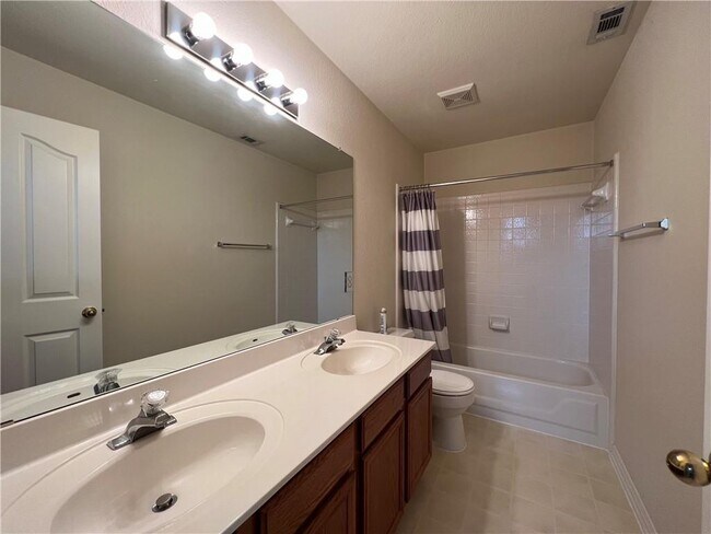 Foto del edificio - 12720 Twisted Briar Ln