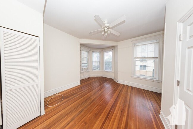 Foto del edificio - 2258 N Southport Ave