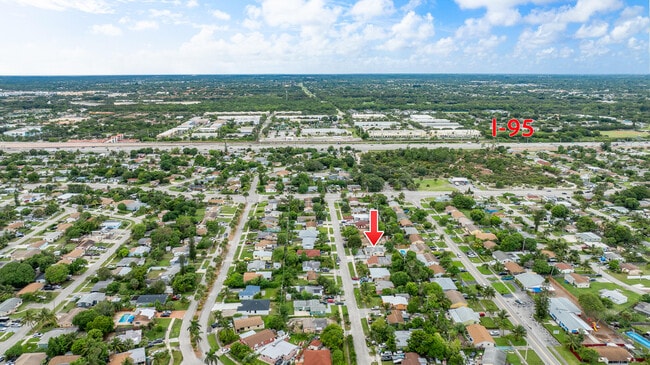 Foto del edificio - 201 NE 28th Ct