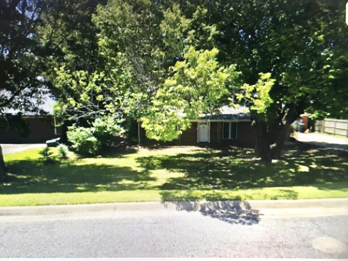 Building Photo - 1419 N Woolsey Ave