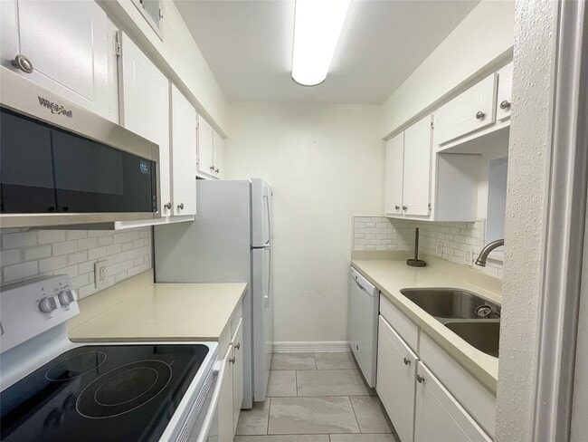 Building Photo - 3402 Garrott St
