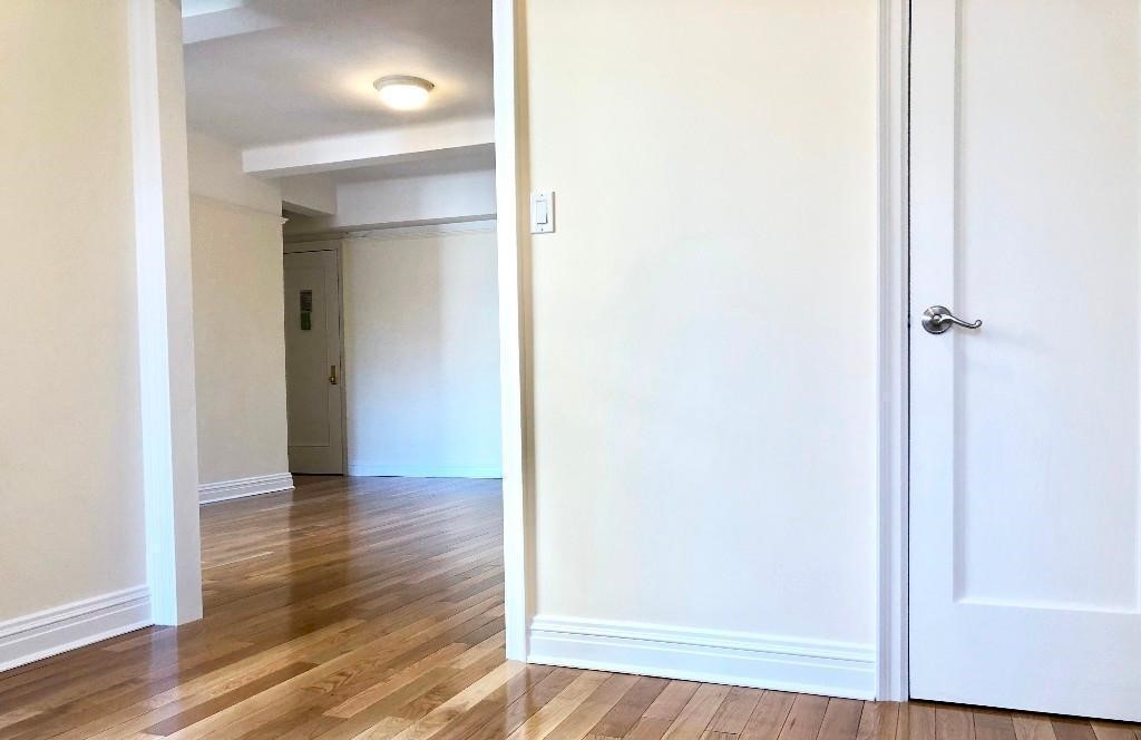 Building Photo - NO FEE Studio in prime east village