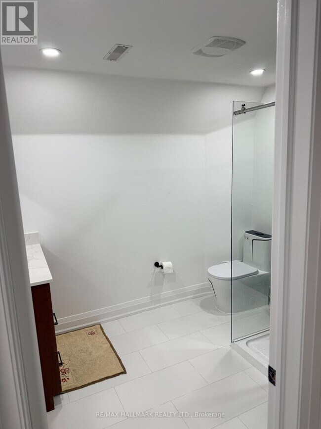 Building Photo - 4 Spiker St