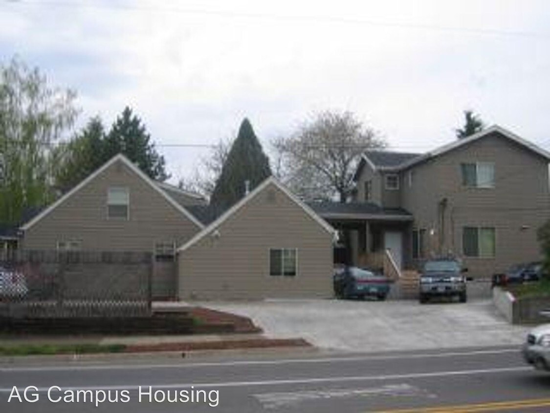 Building Photo - 711-719 E 24th Ave