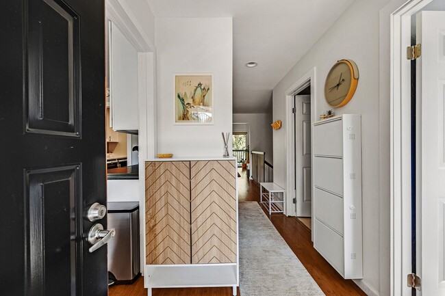 Photo - Large, Remodeled 3Bed/2.5Ba Townhome in Ha...