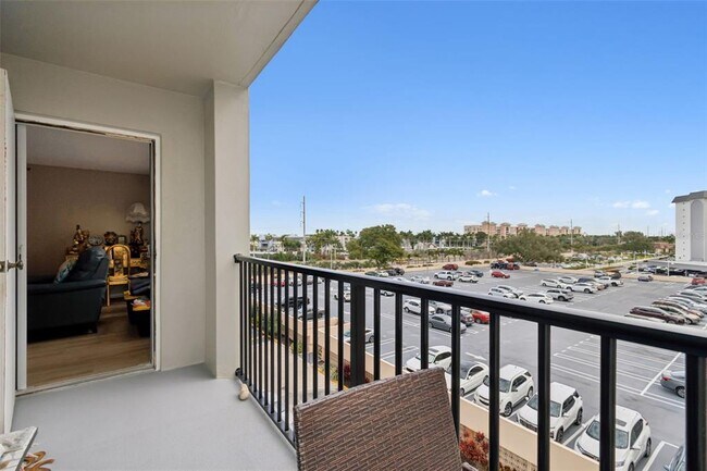 Foto del edificio - 5220 Brittany Dr S