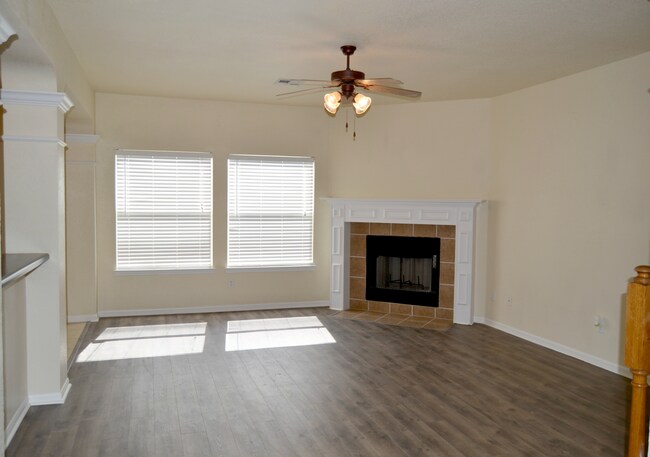 Building Photo - Available 02/13/2025 Gallop over to desira...