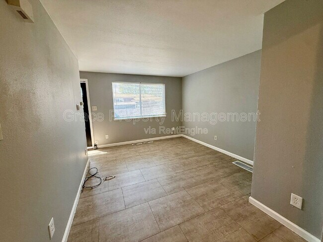 Foto del edificio - 7899 York St