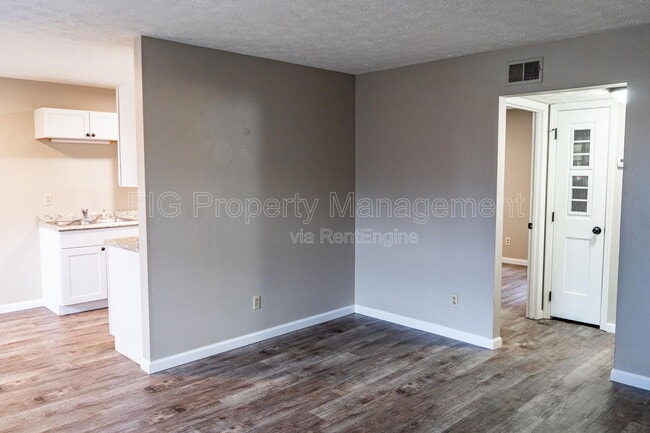 Photo - 129 Hillcrest Dr Apartment