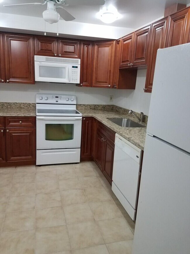 Foto del edificio - 900 NE 147th St