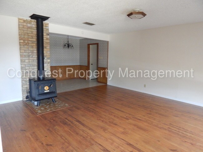 Building Photo - 3 Bedroom Duplex in Jack School District