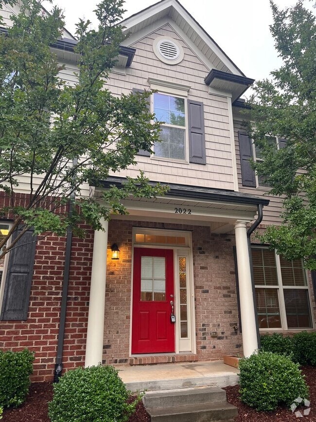 Building Photo - 2022 Highland Village Dr