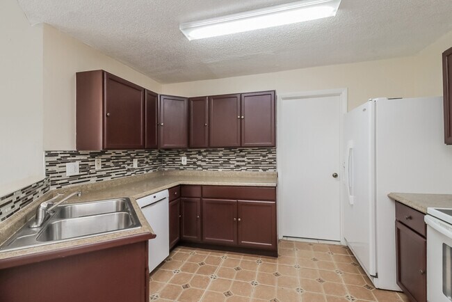 Building Photo - Cute 3BR 2BA Home in Cedar Village