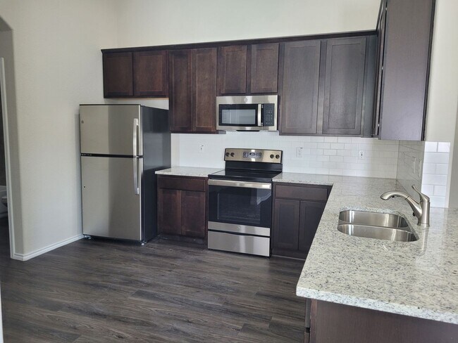 Foto del edificio - Move-In Ready Luxury Duplex in Converse! Easy Access to Ft. SAM & Randolph AFB