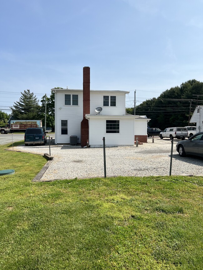 Back with parking - 7019 Church Hill Rd