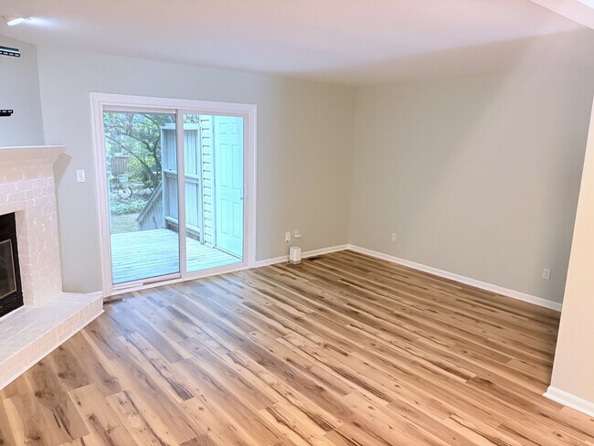 Foto del edificio - 6813 Glendower Rd